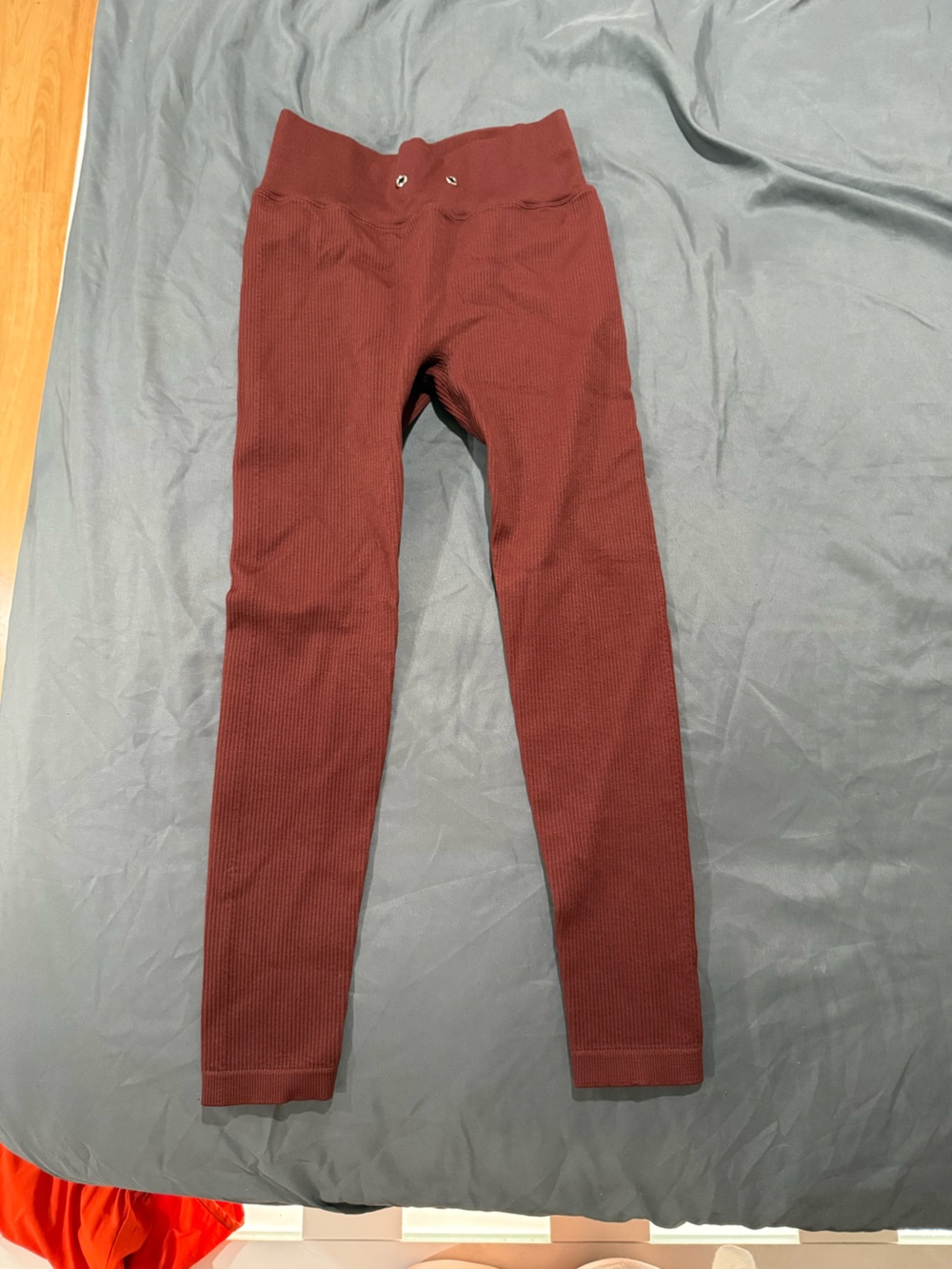 Ribbed Two-Piece Active Set in Deep Rust - Picture 2 of 4